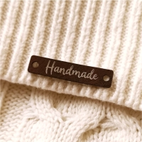 Metka z ekoskóry HANDMADE brązowa ze srebrnym napisem