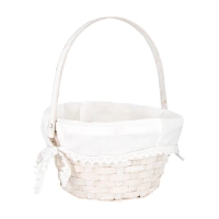 Biały koszyk wyłożony tkaniną