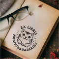 Stempel exlibris z kotem – przykład z imieniem właściciela