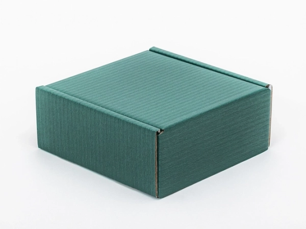 Zielone pudełko ozdobne, fasonowe, 20x20x8 cm