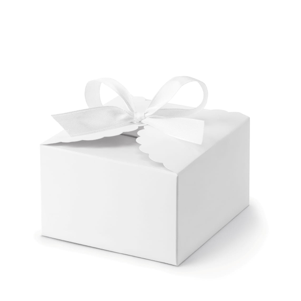 białe pudełeczka na prezenciki dla gości