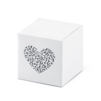 Białe, perłowe pudełeczka z ozdobnym sercem