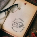 Personalizowany stempel exlibris z motywem książki i okularów - SweetPrint.pl