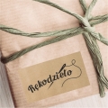 Naklejki z papieru kraft w stylu eko z napisem RĘKODZIEŁO i motywem igły do szycia - SweetPrint.pl