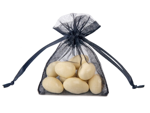 Czarne woreczki z organzy idealne do zapakowania słodkości, drobnych prezentów, upominków dla gości weselnych, produktów handmade, ziół czy kwiatów.