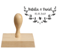 personalizowany stempel ślubny na drewnianym gryfie