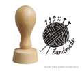 stempel 100% handmade z włóczką i drutami